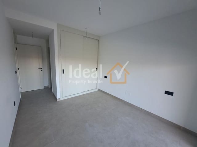 Ático de 2 habitaciones en Costa Adeje, Adeje en venta con piscina garaje - 750.000 € (Ref: 7836057)