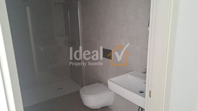Ático de 2 habitaciones en Costa Adeje, Adeje en venta con piscina garaje - 750.000 € (Ref: 7836057)