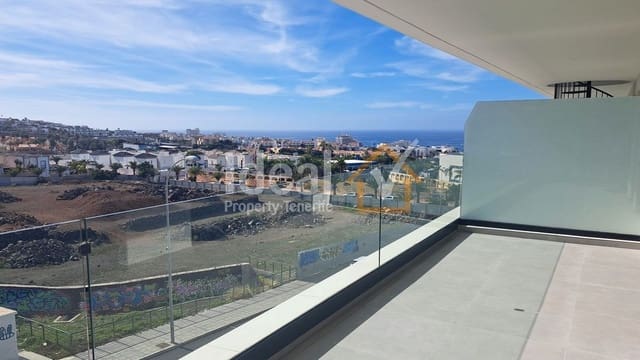 Ático de 2 habitaciones en Costa Adeje, Adeje en venta con piscina garaje - 750.000 € (Ref: 7836057)