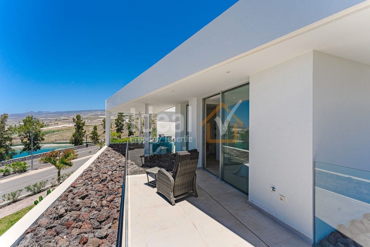 3 soveværelse Villa til salg i Guia de Isora med swimmingpool garage - € 1.980.000 (Ref: 8212854)