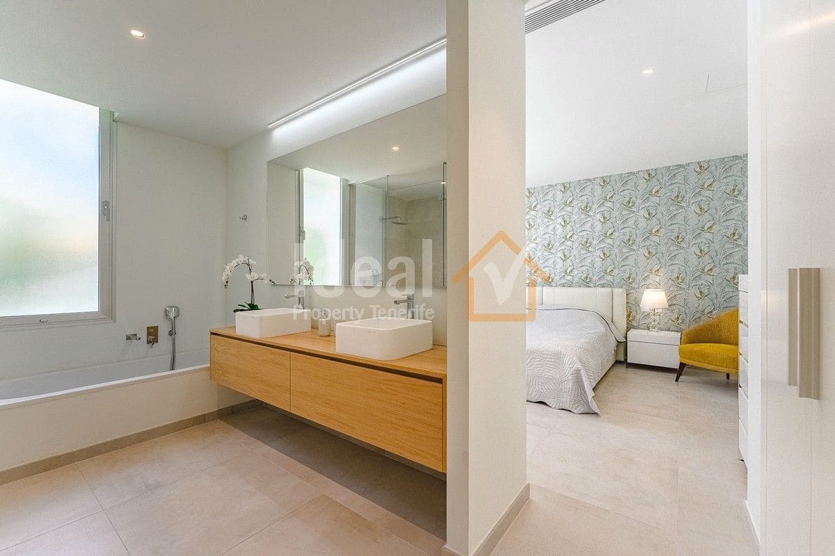 3 soveværelse Villa til salg i Guia de Isora med swimmingpool garage - € 1.980.000 (Ref: 8212854)