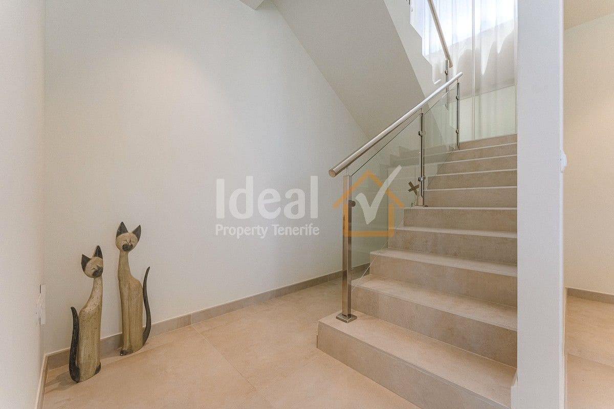 3 soveværelse Villa til salg i Guia de Isora med swimmingpool garage - € 1.980.000 (Ref: 8212854)