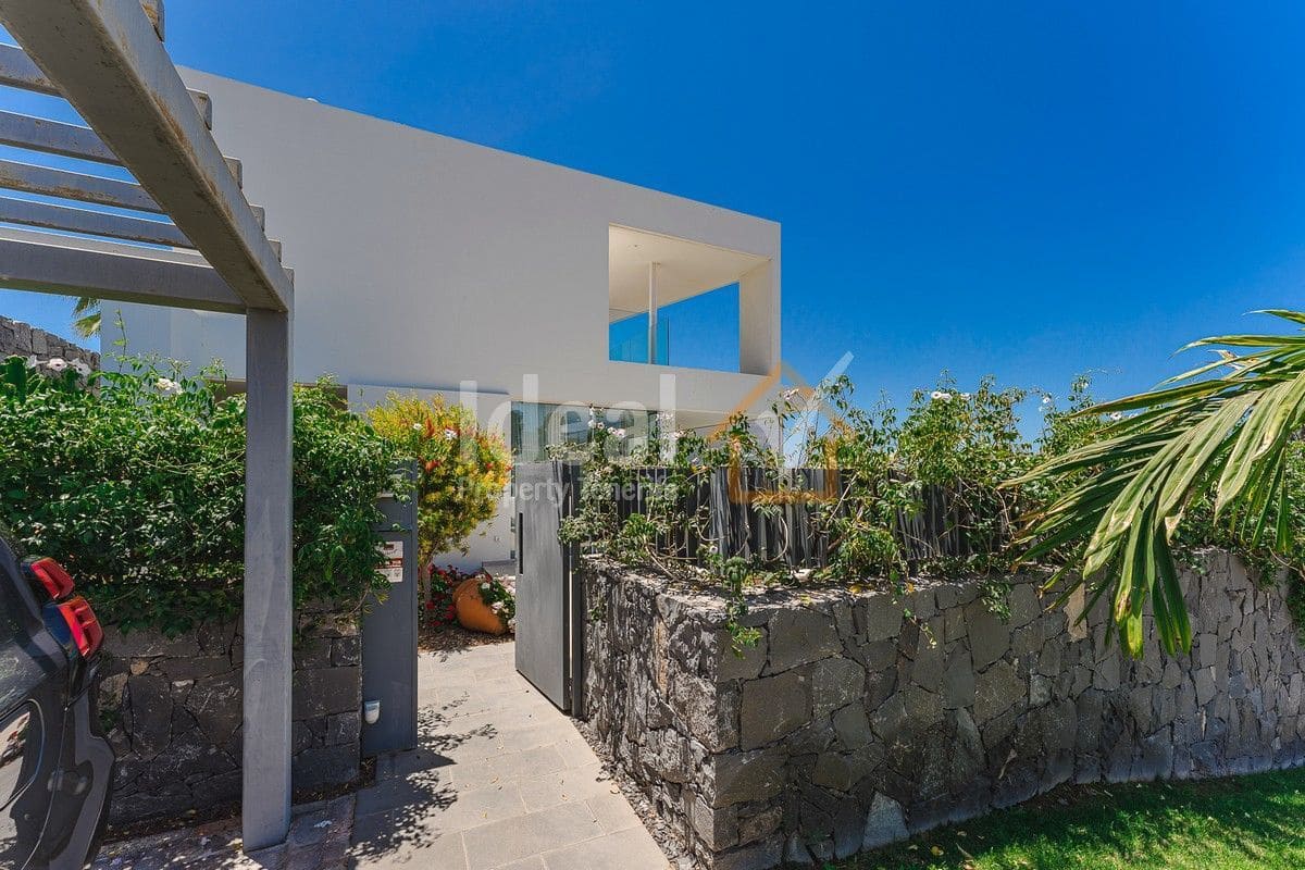 3 soveværelse Villa til salg i Guia de Isora med swimmingpool garage - € 1.980.000 (Ref: 8212854)