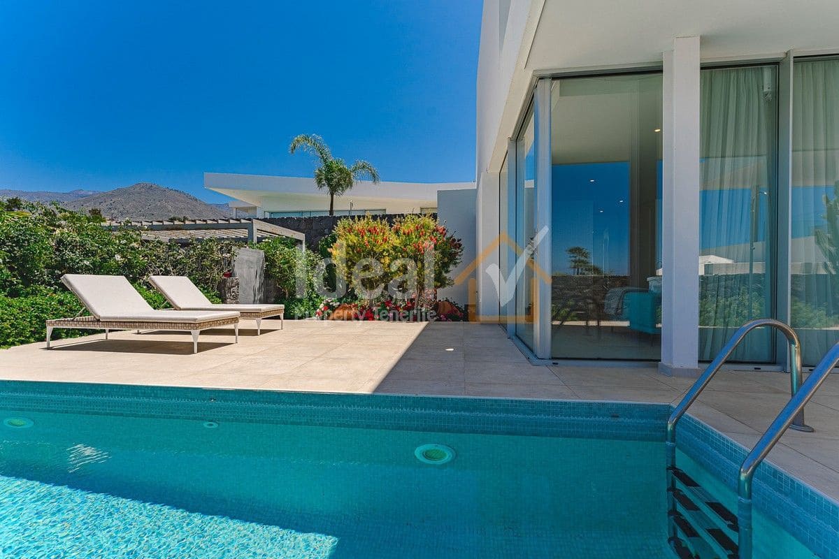 3 soveværelse Villa til salg i Guia de Isora med swimmingpool garage - € 1.980.000 (Ref: 8212854)