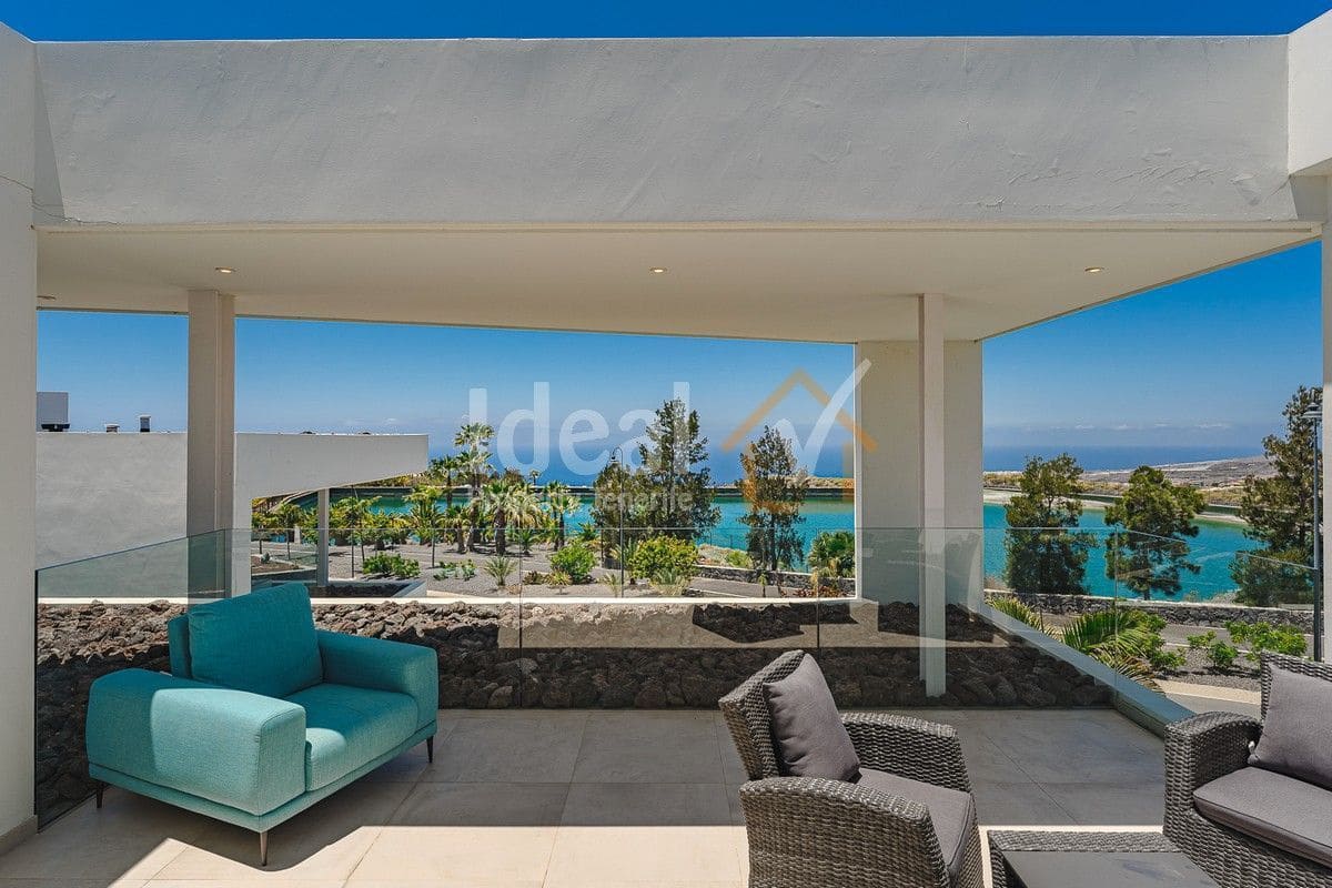 3 soveværelse Villa til salg i Guia de Isora med swimmingpool garage - € 1.980.000 (Ref: 8212854)