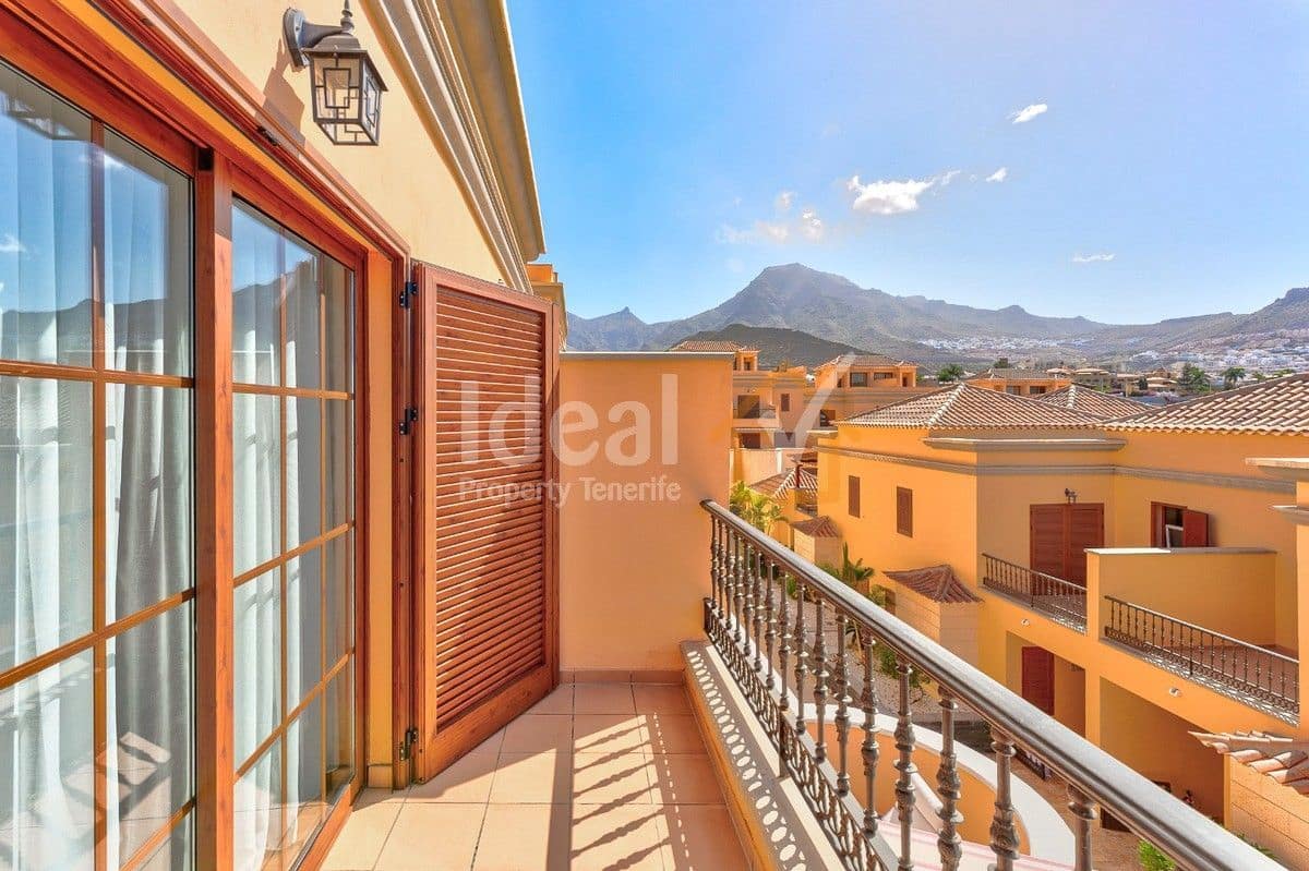 4 soveværelse Byhus til salg i Costa Adeje med swimmingpool garage - € 790.000 (Ref: 8222168)