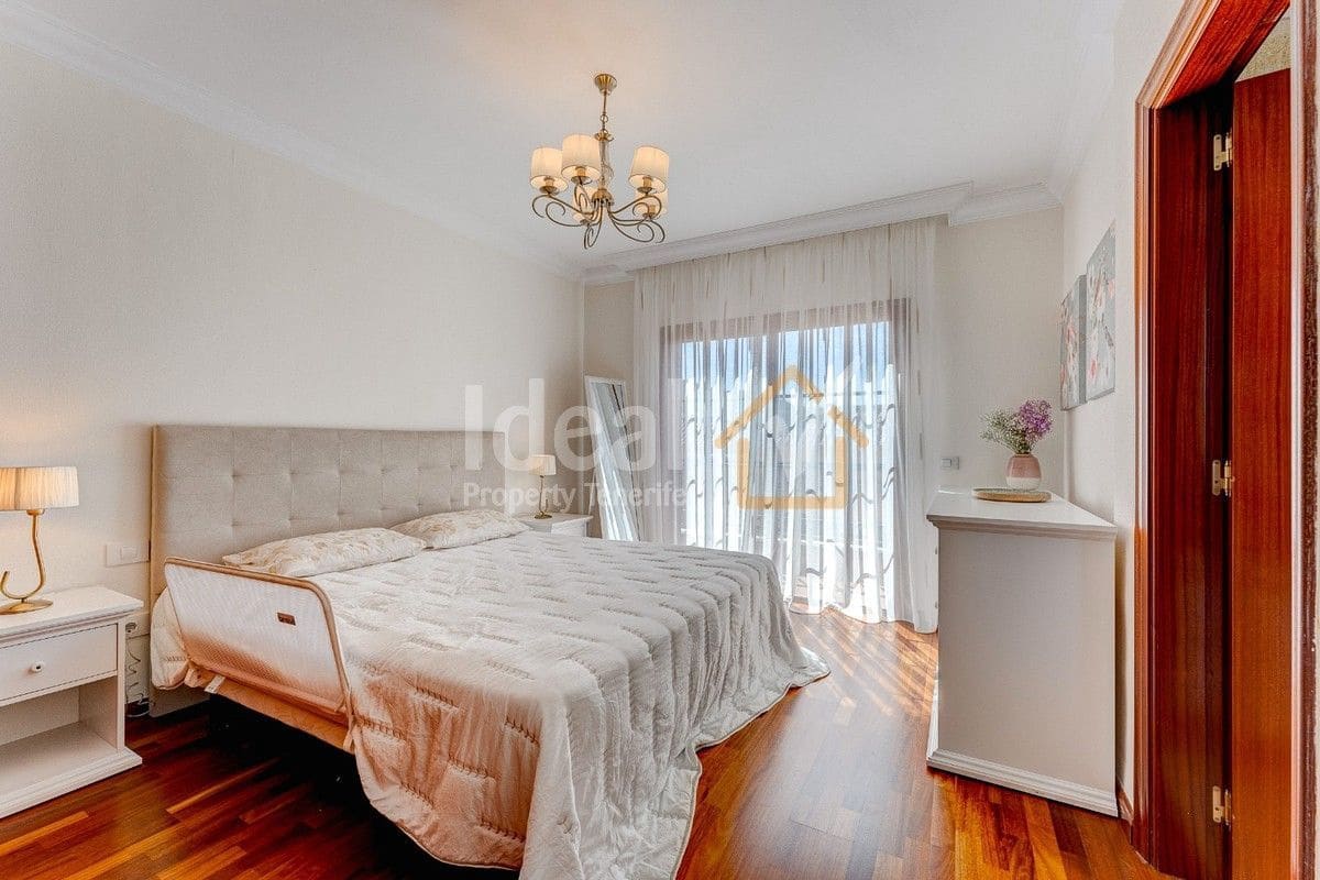 4 soveværelse Byhus til salg i Costa Adeje med swimmingpool garage - € 790.000 (Ref: 8222168)