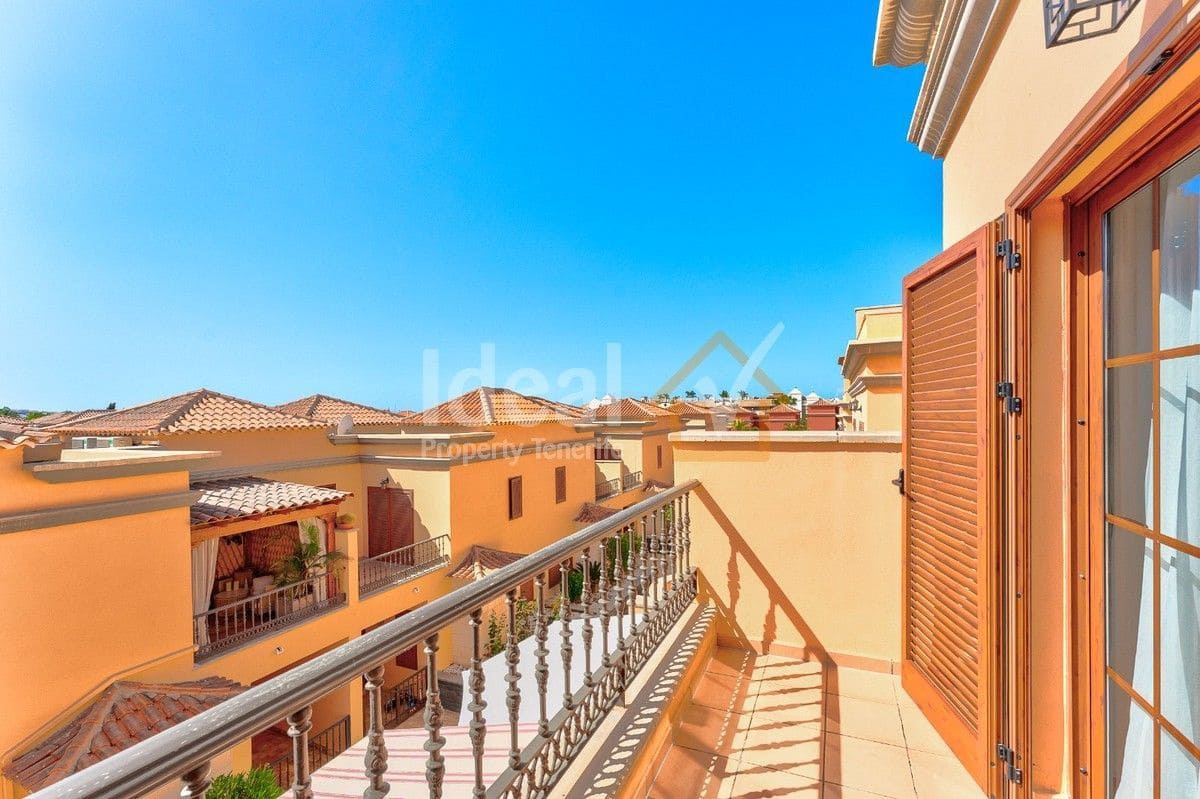 4 soveværelse Byhus til salg i Costa Adeje med swimmingpool garage - € 790.000 (Ref: 8222168)