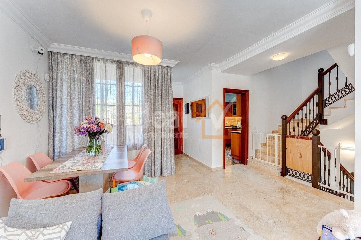 4 soveværelse Byhus til salg i Costa Adeje med swimmingpool garage - € 790.000 (Ref: 8222168)