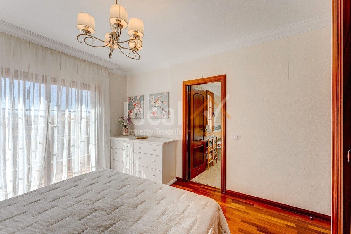 4 soveværelse Byhus til salg i Costa Adeje med swimmingpool garage - € 790.000 (Ref: 8222168)