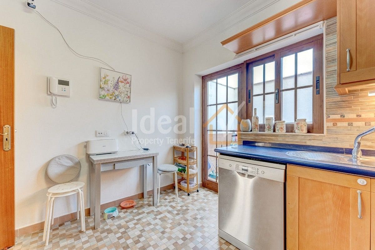 4 soveværelse Byhus til salg i Costa Adeje med swimmingpool garage - € 790.000 (Ref: 8222168)