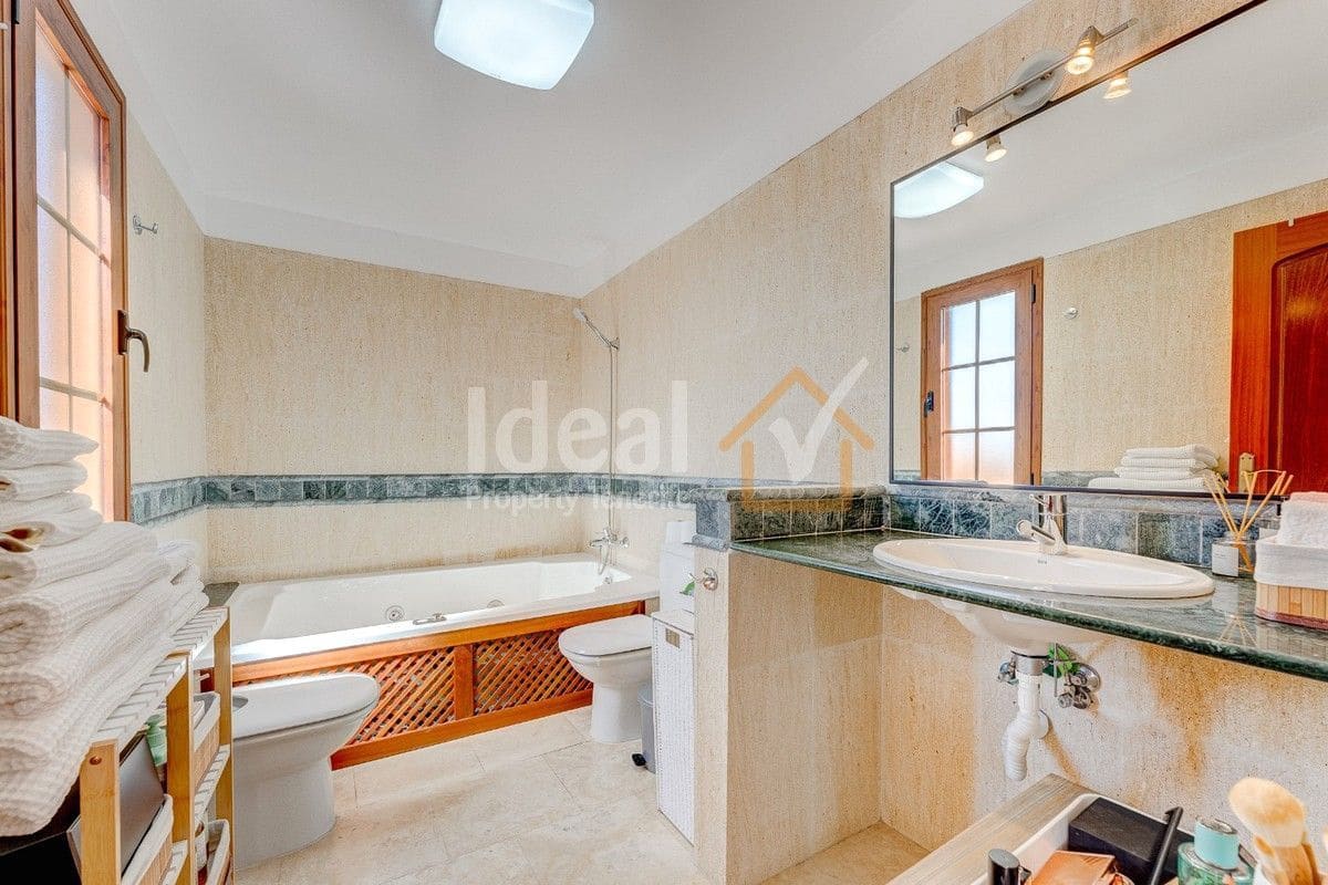 4 soveværelse Byhus til salg i Costa Adeje med swimmingpool garage - € 790.000 (Ref: 8222168)