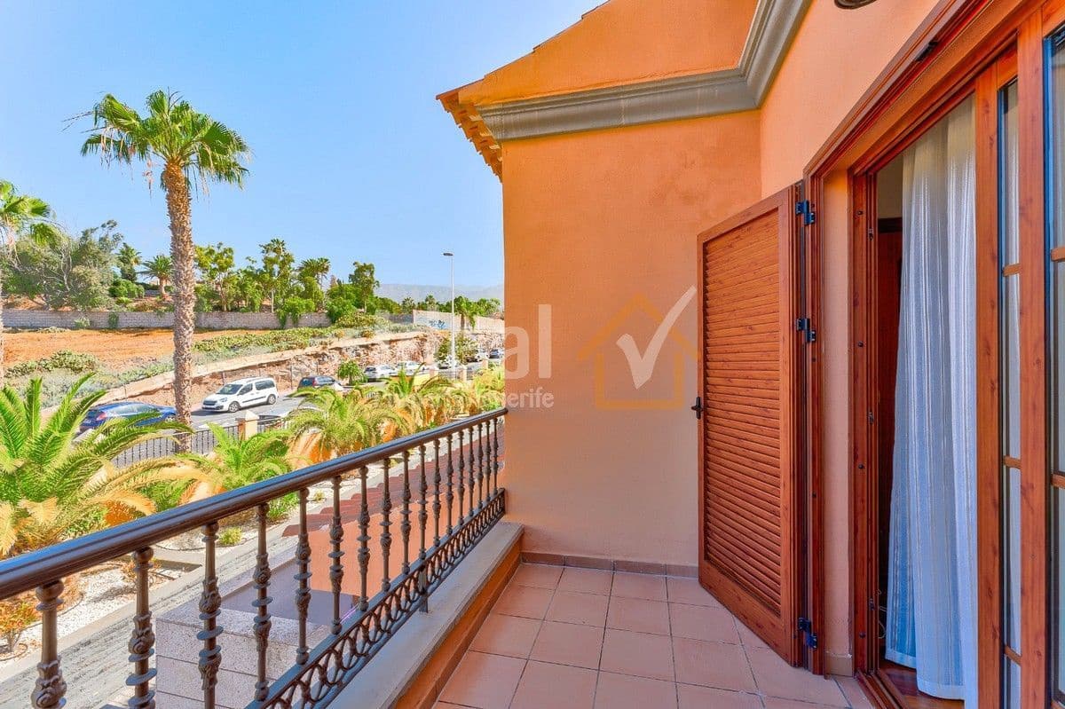 4 soveværelse Byhus til salg i Costa Adeje med swimmingpool garage - € 790.000 (Ref: 8222168)