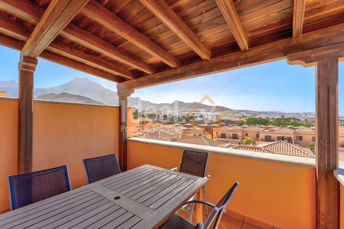 4 soveværelse Byhus til salg i Costa Adeje med swimmingpool garage - € 790.000 (Ref: 8222168)