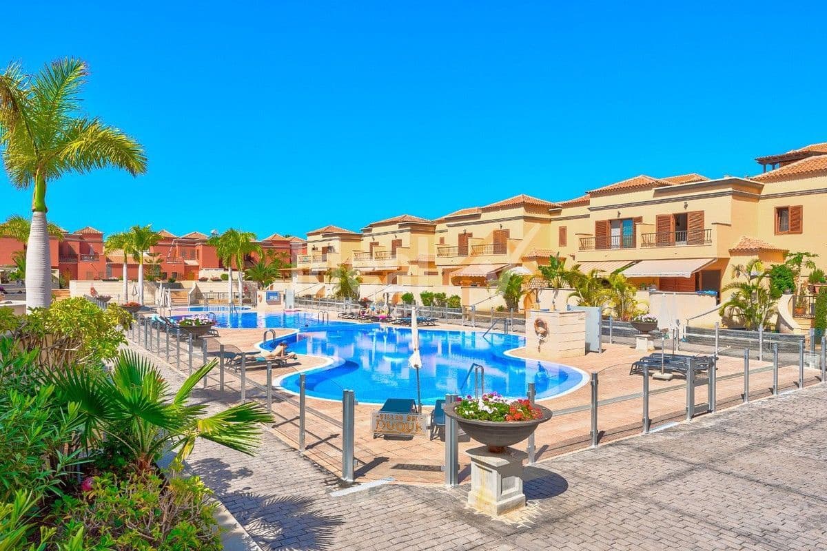 4 soveværelse Byhus til salg i Costa Adeje med swimmingpool garage - € 790.000 (Ref: 8222168)