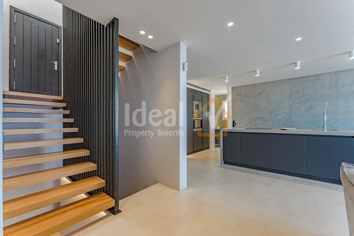 3 soveværelse Villa til salg i Costa Adeje med swimmingpool garage - € 1.280.000 (Ref: 8225702)