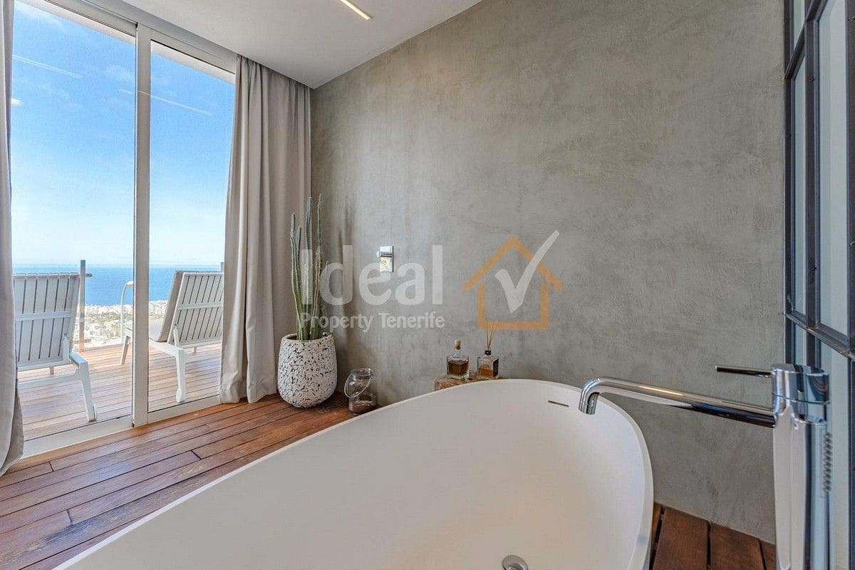 3 soveværelse Villa til salg i Costa Adeje med swimmingpool garage - € 1.280.000 (Ref: 8225702)