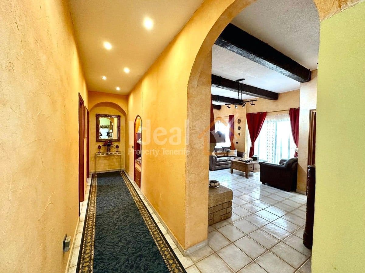 4 soveværelse Villa til salg i Guia de Isora med swimmingpool garage - € 740.000 (Ref: 8404708)