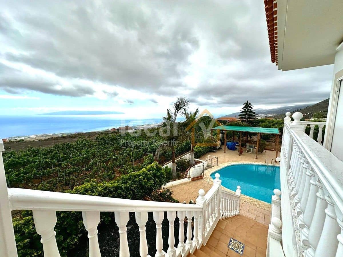 4 soveværelse Villa til salg i Guia de Isora med swimmingpool garage - € 740.000 (Ref: 8404708)