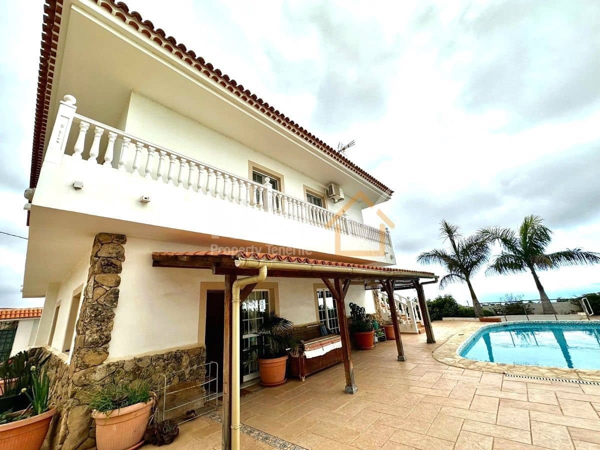 4 soveværelse Villa til salg i Guia de Isora med swimmingpool garage - € 740.000 (Ref: 8404708)