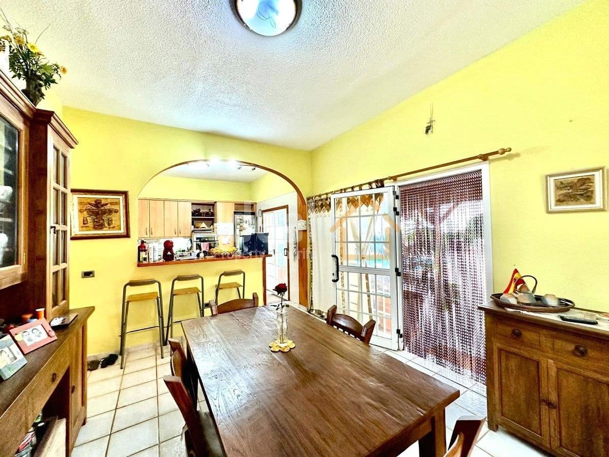 4 soveværelse Villa til salg i Guia de Isora med swimmingpool garage - € 740.000 (Ref: 8404708)