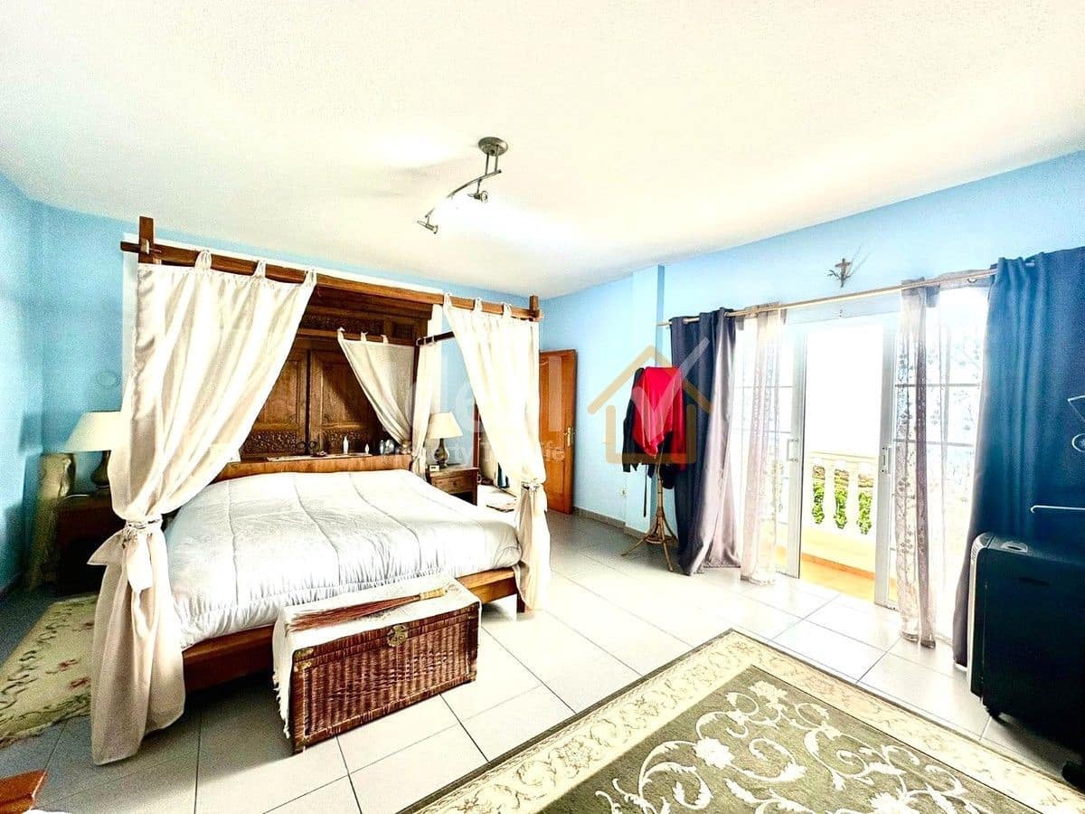 4 soveværelse Villa til salg i Guia de Isora med swimmingpool garage - € 740.000 (Ref: 8404708)