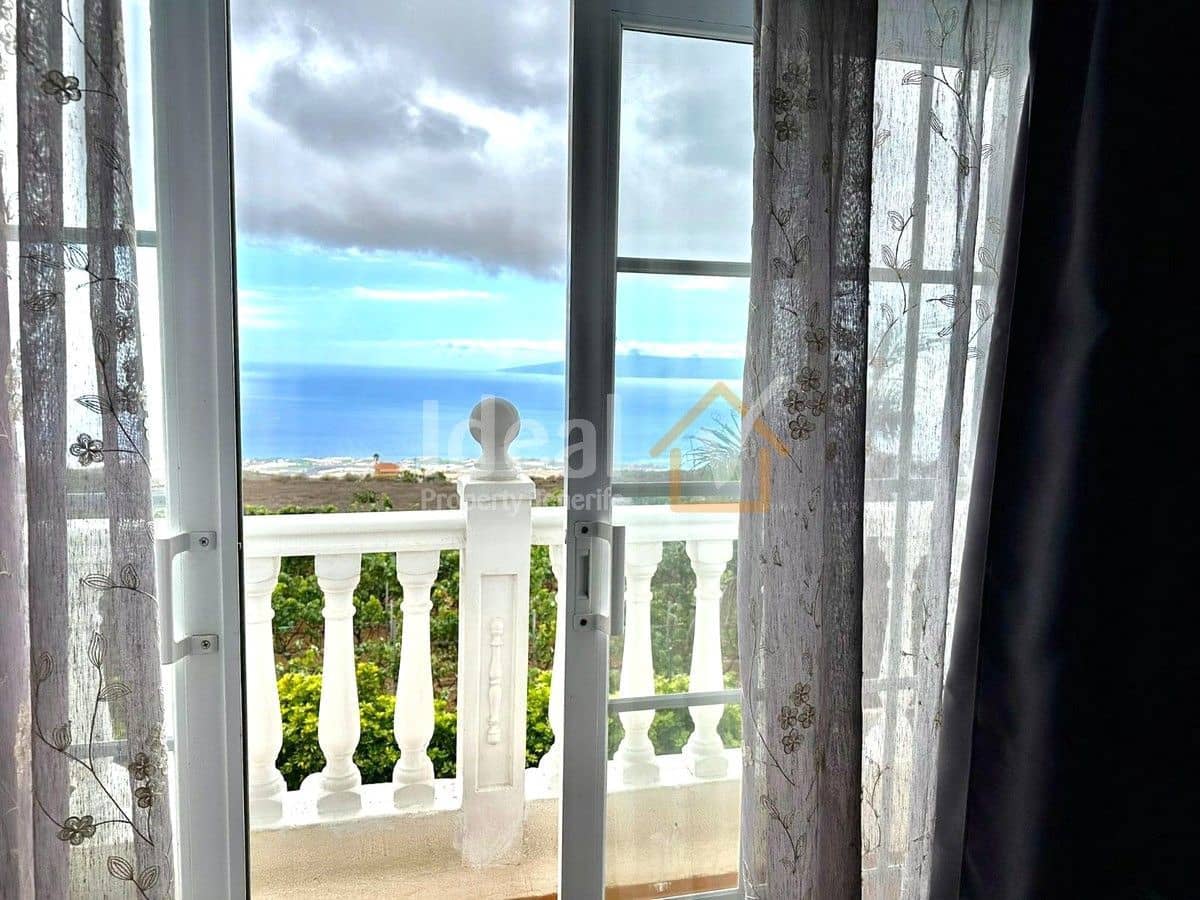 4 soveværelse Villa til salg i Guia de Isora med swimmingpool garage - € 740.000 (Ref: 8404708)