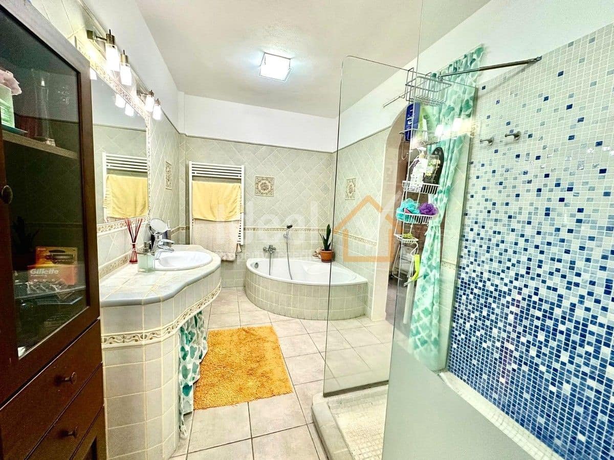 4 soveværelse Villa til salg i Guia de Isora med swimmingpool garage - € 740.000 (Ref: 8404708)