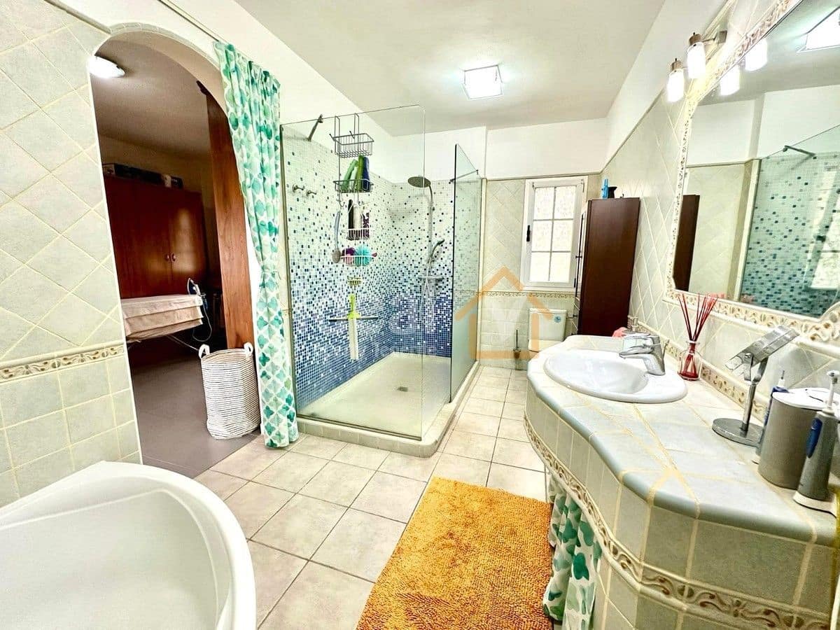 4 soveværelse Villa til salg i Guia de Isora med swimmingpool garage - € 740.000 (Ref: 8404708)