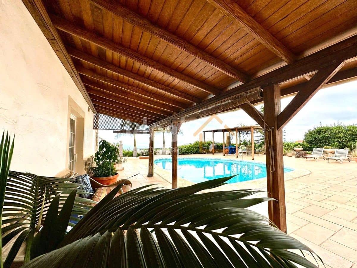 4 soveværelse Villa til salg i Guia de Isora med swimmingpool garage - € 740.000 (Ref: 8404708)