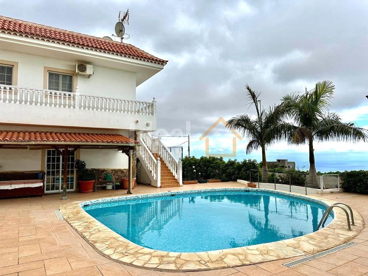 4 soveværelse Villa til salg i Guia de Isora med swimmingpool garage - € 740.000 (Ref: 8404708)