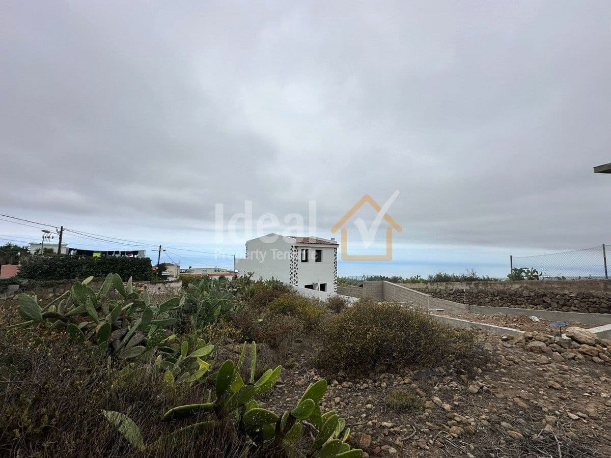 Grunde uden byggetilladelser til salg i Adeje - € 129.000 (Ref: 8406889)