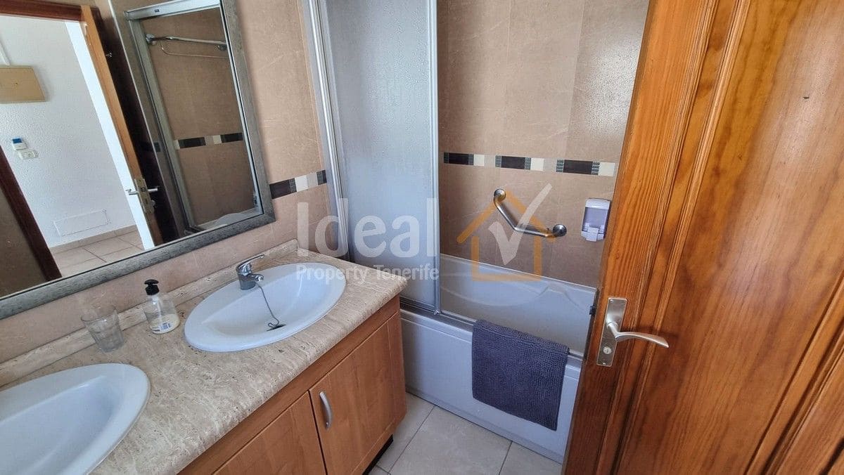 2 soveværelse Penthouse til salg i Los Cristianos med swimmingpool - € 265.000 (Ref: 8484375)