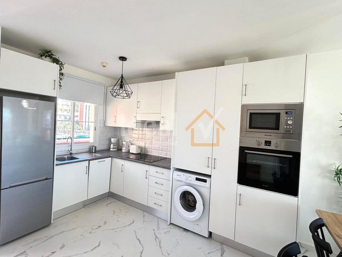 2 soveværelse Penthouse til salg i Los Cristianos med swimmingpool - € 350.000 (Ref: 8610376)