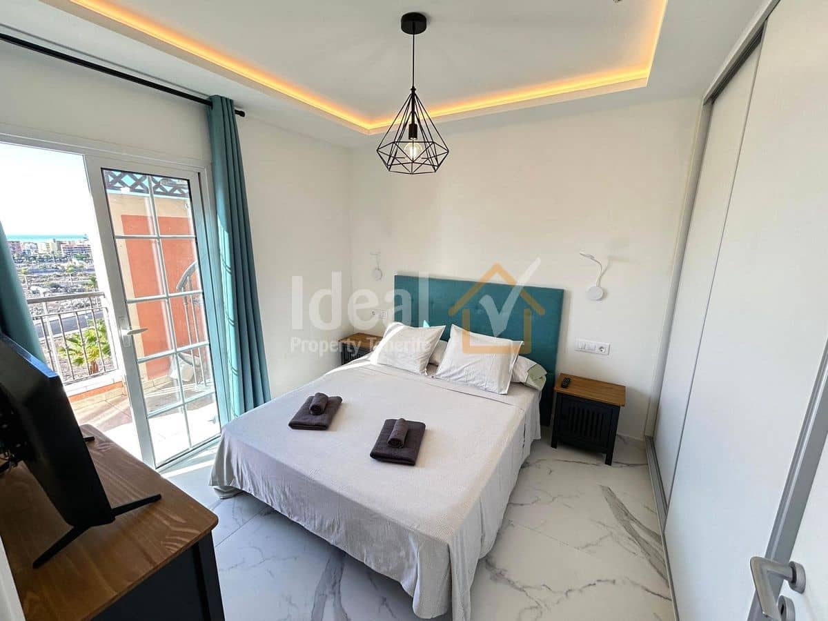 2 soveværelse Penthouse til salg i Los Cristianos med swimmingpool - € 350.000 (Ref: 8610376)