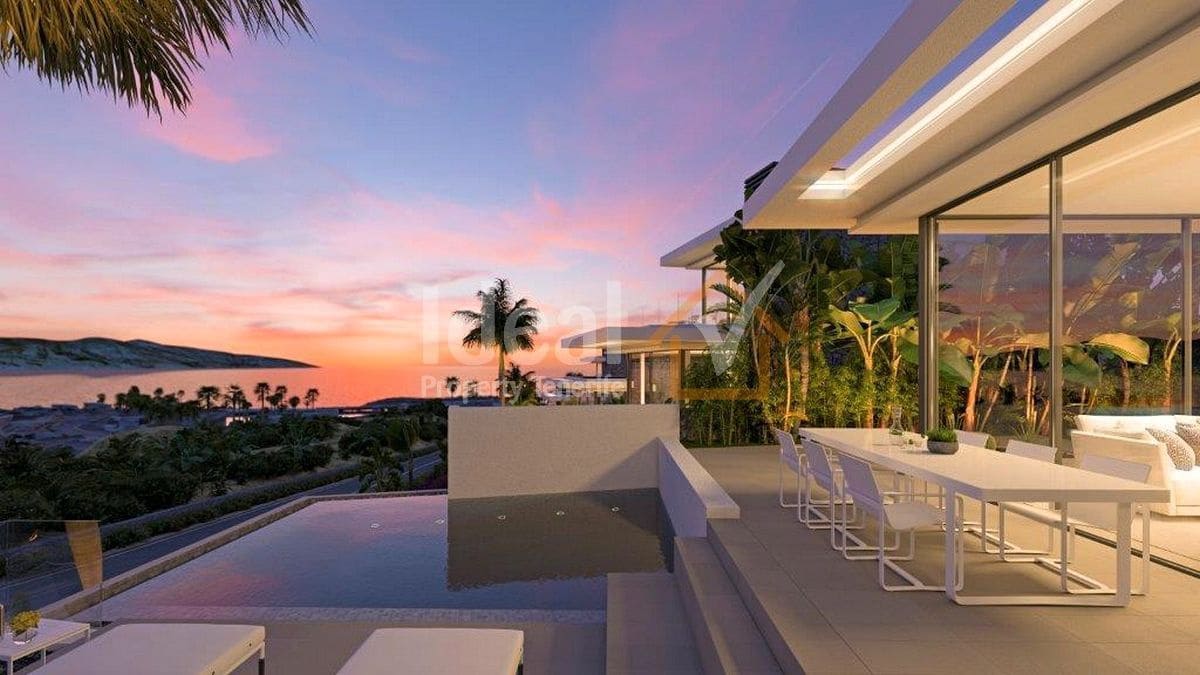 3 sypialnia Willa na sprzedaż w Guia de Isora z basenem garażem - 1 705 000 € (Ref: 8622566)