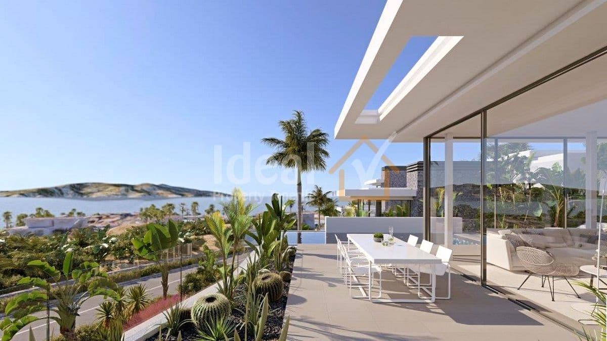 3 sypialnia Willa na sprzedaż w Guia de Isora z basenem garażem - 1 705 000 € (Ref: 8622566)