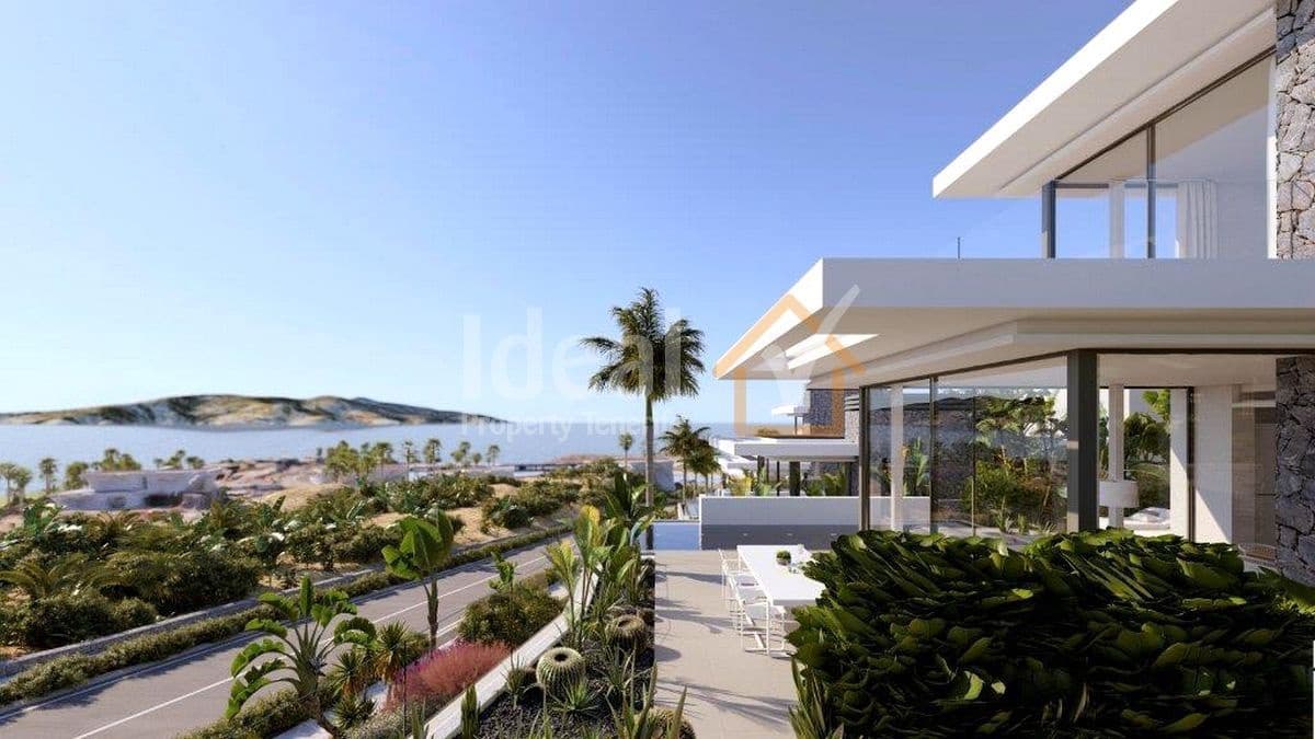 3 sypialnia Willa na sprzedaż w Guia de Isora z basenem garażem - 1 705 000 € (Ref: 8622566)