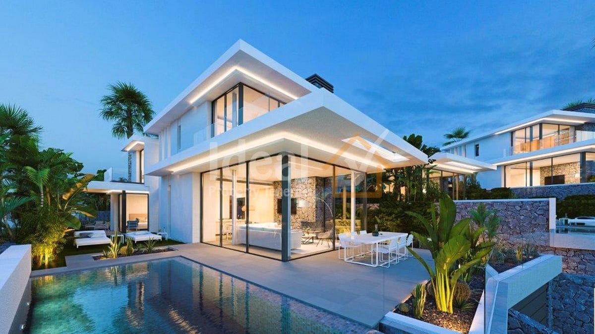 3 sypialnia Willa na sprzedaż w Guia de Isora z basenem garażem - 1 705 000 € (Ref: 8622566)