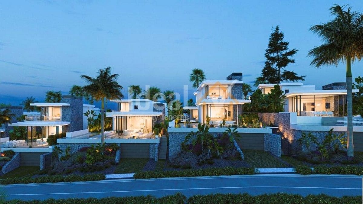 3 sypialnia Willa na sprzedaż w Guia de Isora z basenem garażem - 1 705 000 € (Ref: 8622566)