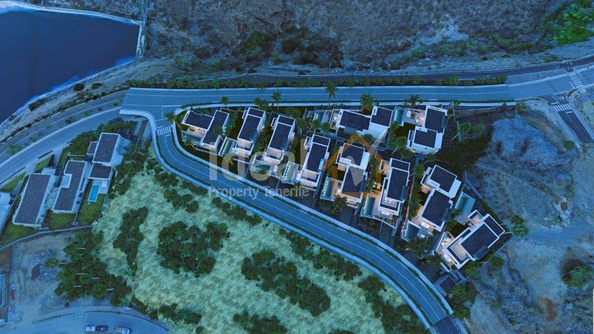 3 sypialnia Willa na sprzedaż w Guia de Isora z basenem garażem - 1 705 000 € (Ref: 8622566)