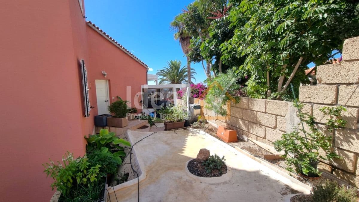 5 sypialnia Willa na sprzedaż w Arona z garażem - 1 045 000 € (Ref: 8629850)