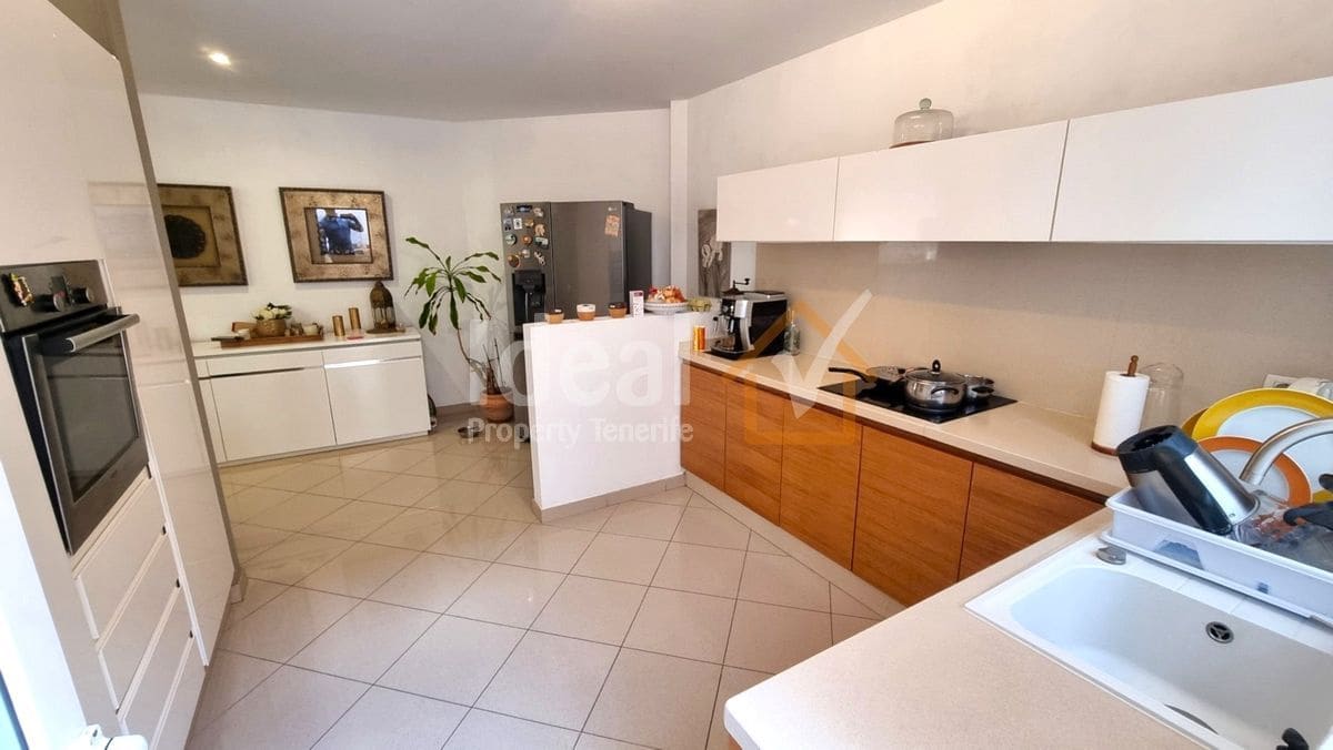 5 sypialnia Willa na sprzedaż w Arona z garażem - 1 045 000 € (Ref: 8629850)