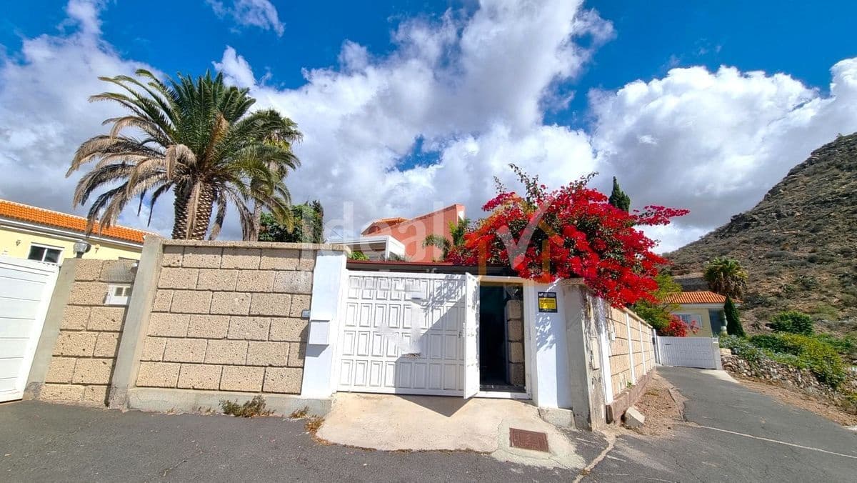 5 sypialnia Willa na sprzedaż w Arona z garażem - 1 045 000 € (Ref: 8629850)