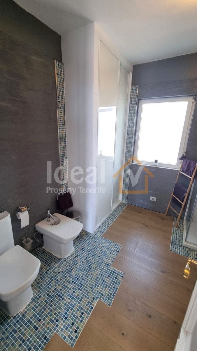 5 sypialnia Willa na sprzedaż w Arona z garażem - 1 045 000 € (Ref: 8629850)