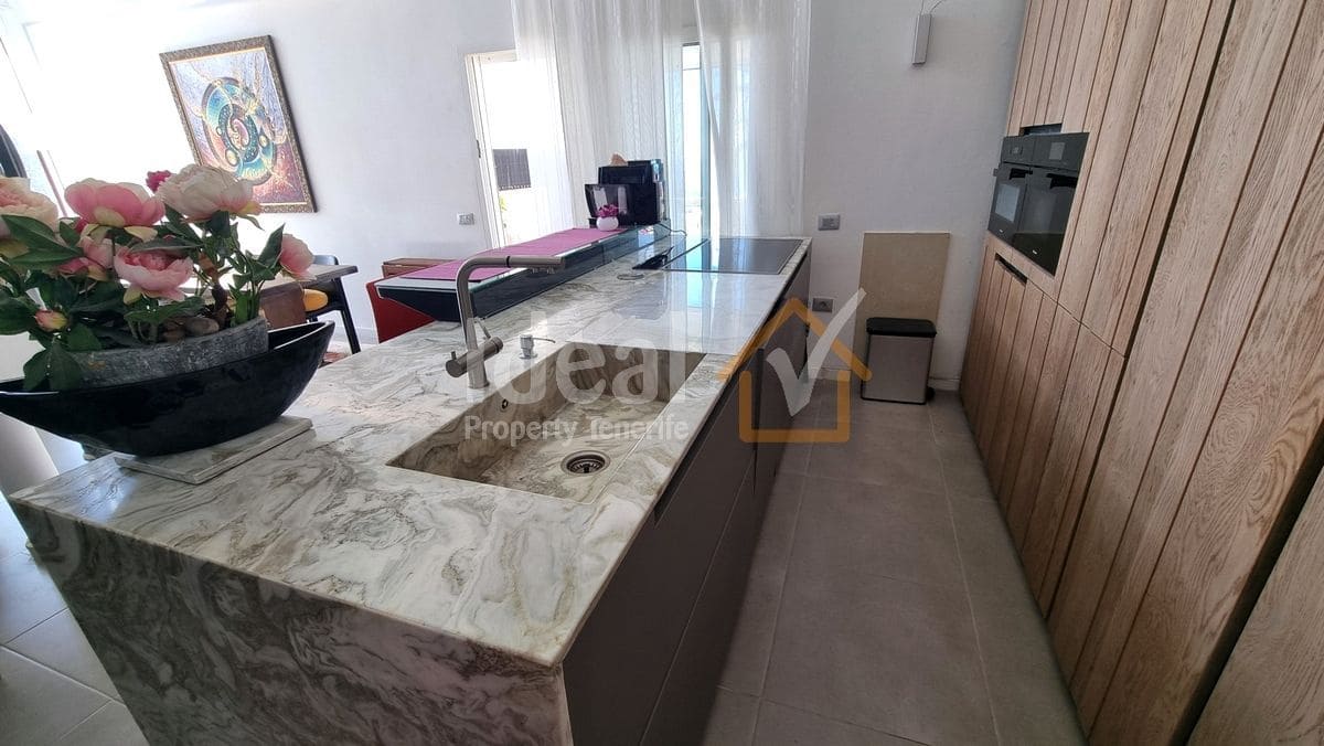 5 sypialnia Willa na sprzedaż w Arona z garażem - 1 045 000 € (Ref: 8629850)