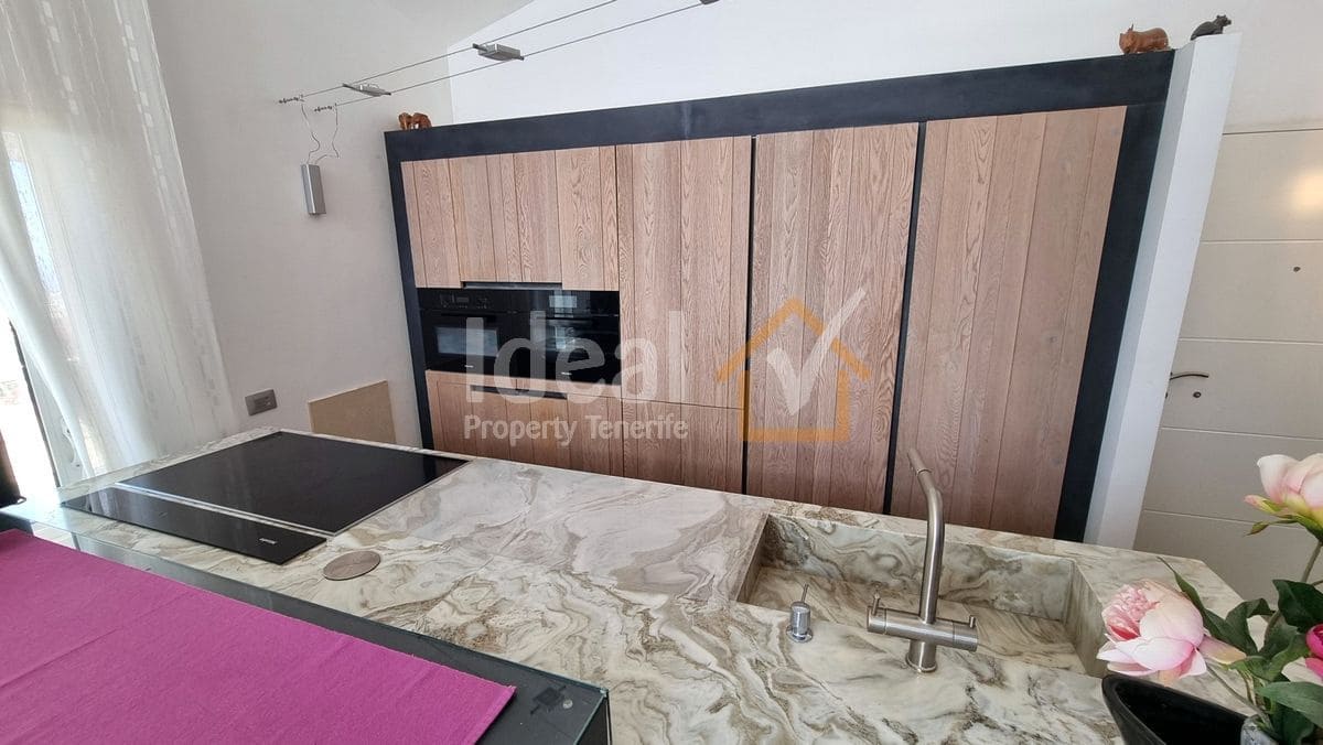 5 sypialnia Willa na sprzedaż w Arona z garażem - 1 045 000 € (Ref: 8629850)