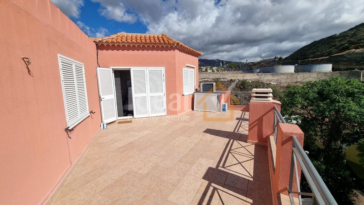 5 sypialnia Willa na sprzedaż w Arona z garażem - 1 045 000 € (Ref: 8629850)