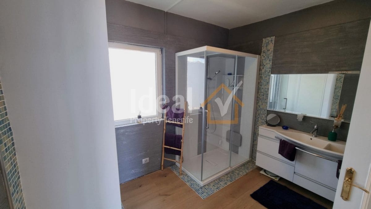 5 sypialnia Willa na sprzedaż w Arona z garażem - 1 045 000 € (Ref: 8629850)