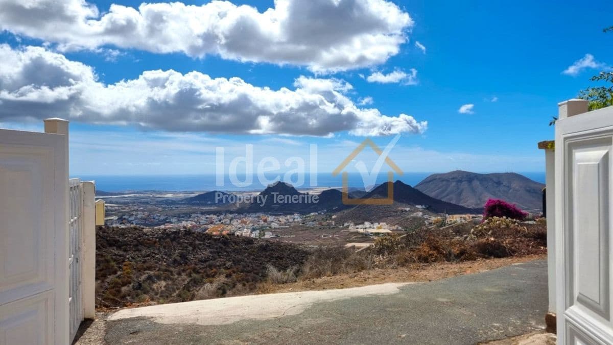 5 sypialnia Willa na sprzedaż w Arona z garażem - 1 045 000 € (Ref: 8629850)